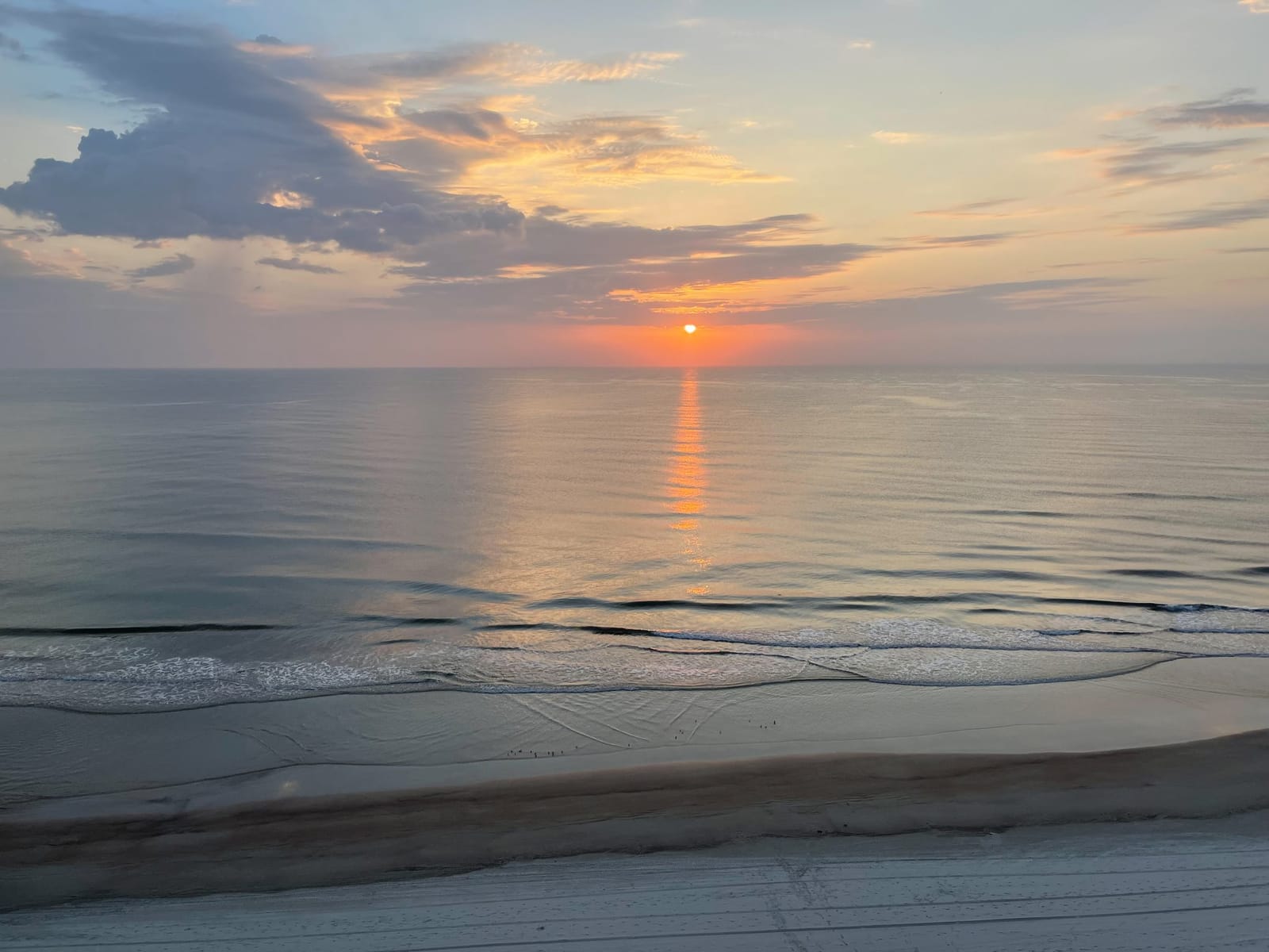Florida e-bike rentals - Early morning sunrise over the beach at Daytona Beach, Florida